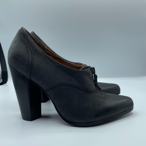 No. 704 B Heels Size 7.5 - Picture 1 of 6